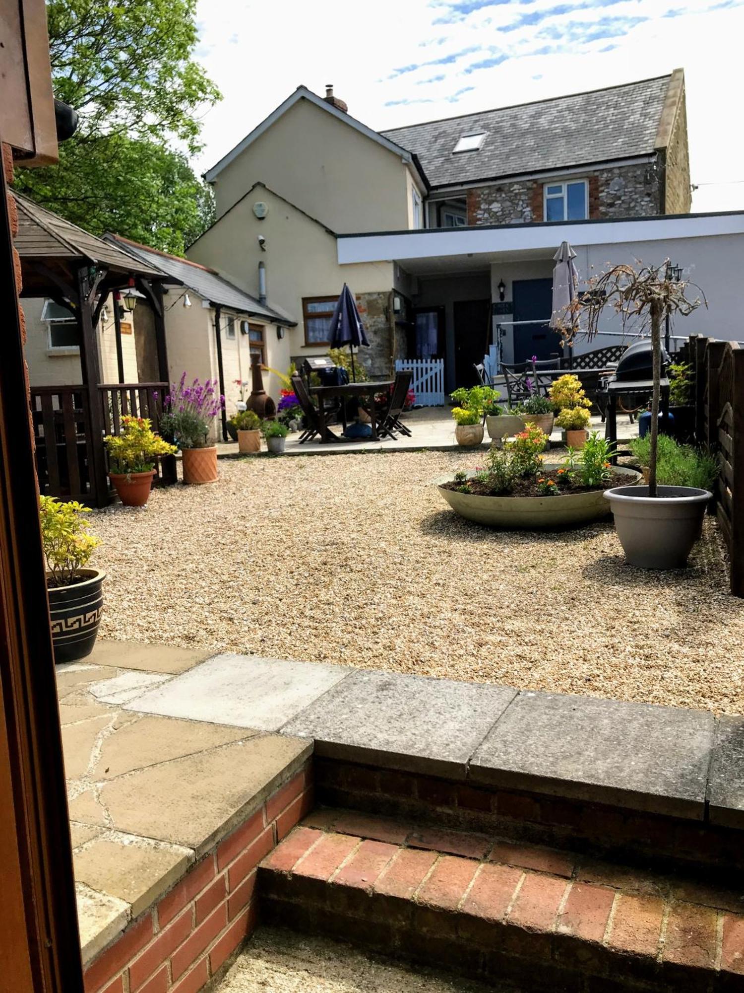 Hotel The Golden Fleece Chard Exterior foto